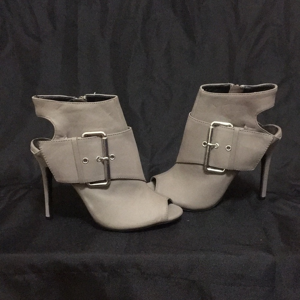 Heels - Picture 3 of 5